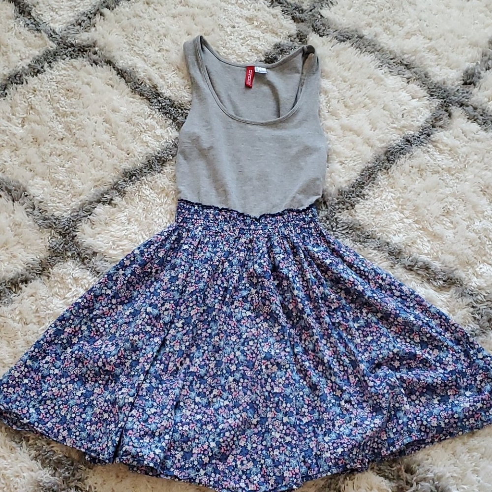 Sleeveless dress